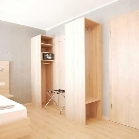 Berghaus Knopfmacher * 프리딩겐 안 덜 도나우